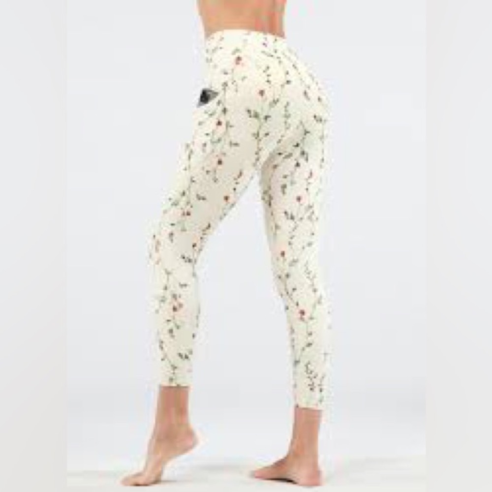 Fabletics Plus Size Oasis Pure Luxe High Waisted 7/8 Leggings 3X in Trellis